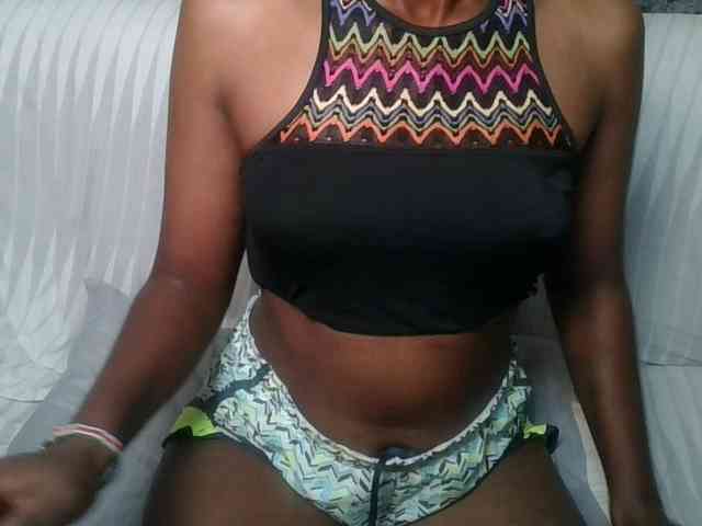 Brunnette-blonde Brunnette-blonde