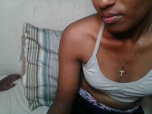 Brunnette-blonde webcam