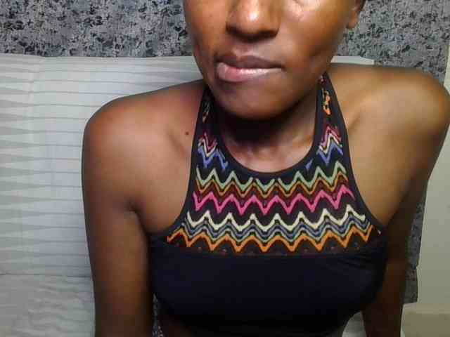 Brunnette-blonde webcam