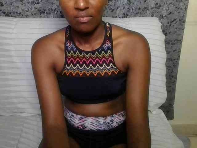 Brunnette-blonde webcam