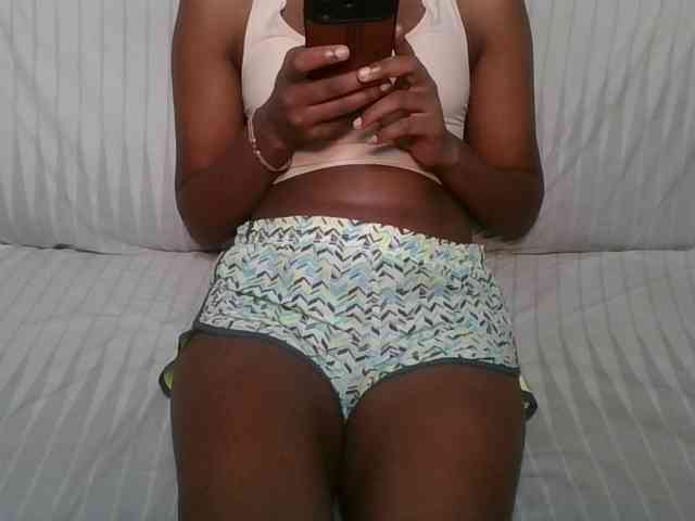 Brunnette-blonde webcam