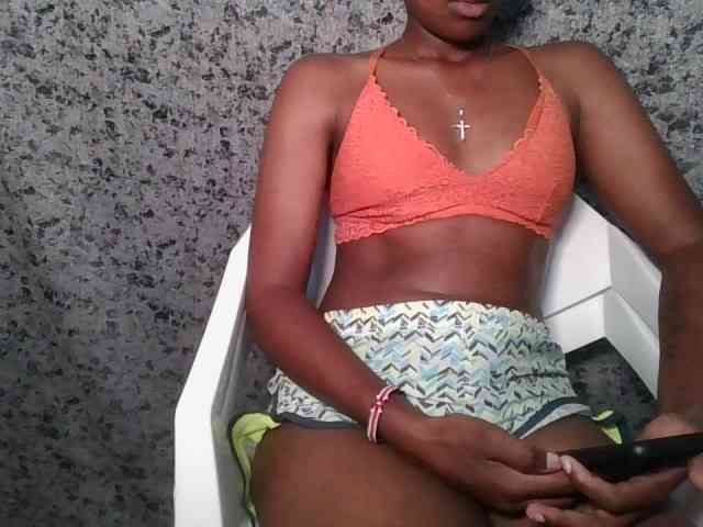 Brunnette-blonde webcam