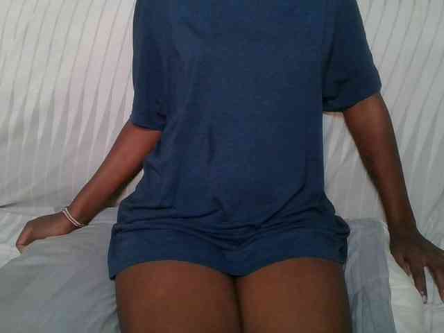 Brunnette-blonde webcam