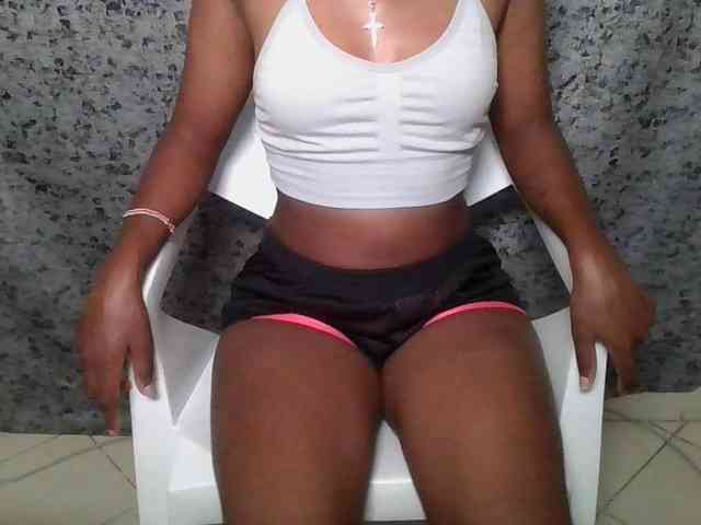 Brunnette-blonde webcam