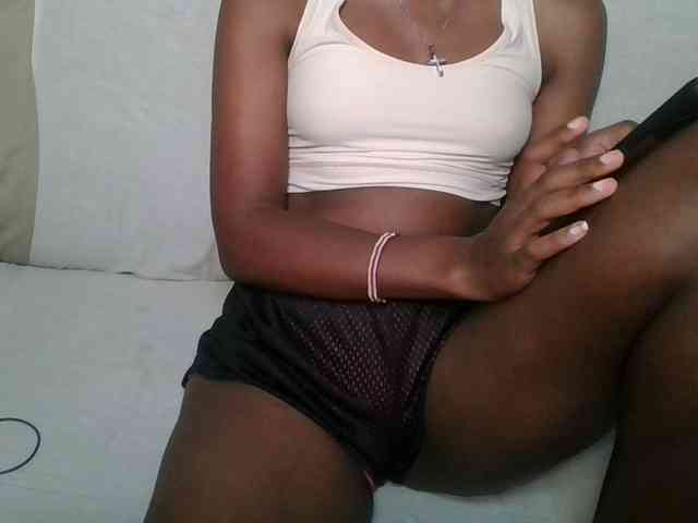 Brunnette-blonde webcam