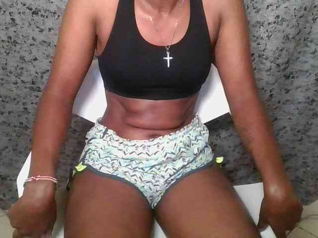 Brunnette-blonde webcam