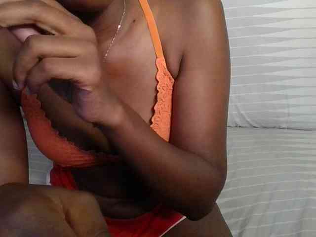 Brunnette-blonde webcam