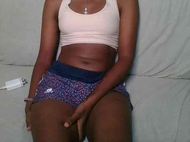 Brunnette-blonde webcam