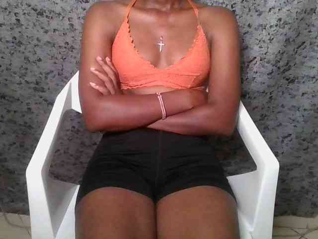 Brunnette-blonde webcam