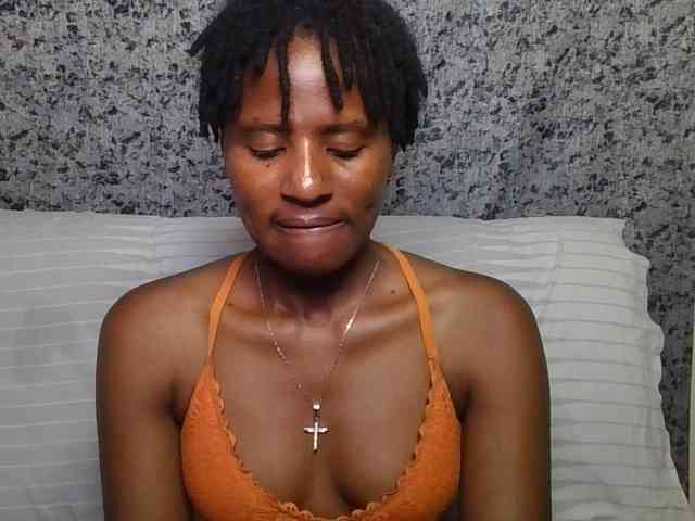 Brunnette-blonde Brunnette-blonde