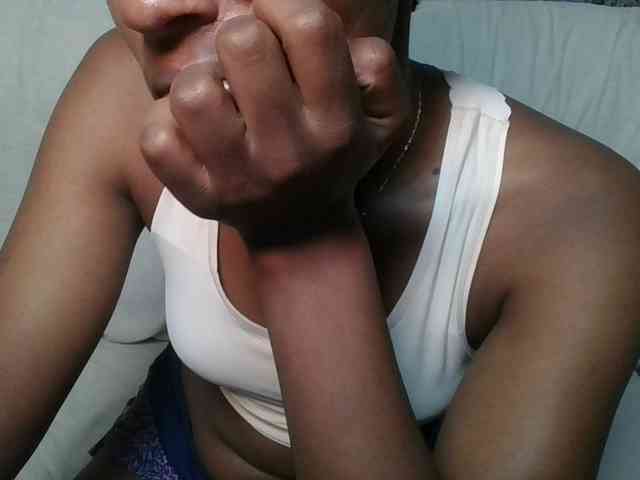 Brunnette-blonde webcam