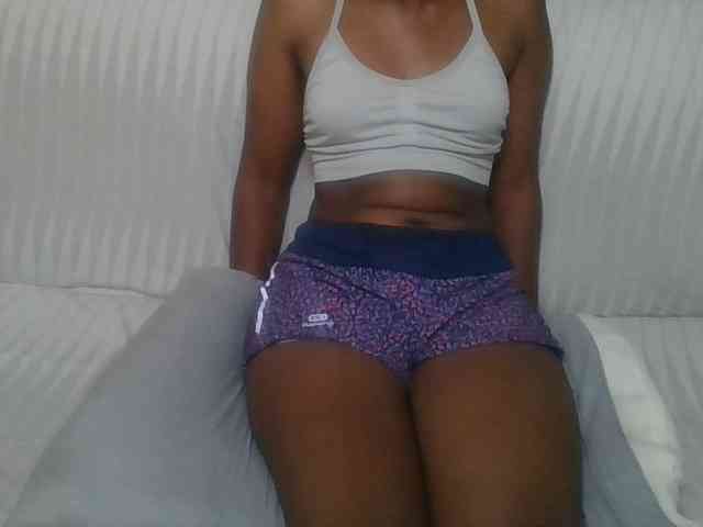 Brunnette-blonde webcam