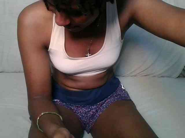 Brunnette-blonde webcam