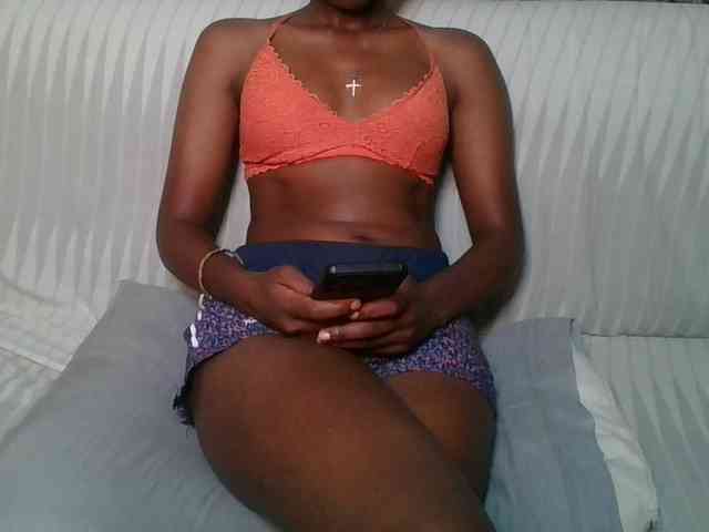 Brunnette-blonde webcam