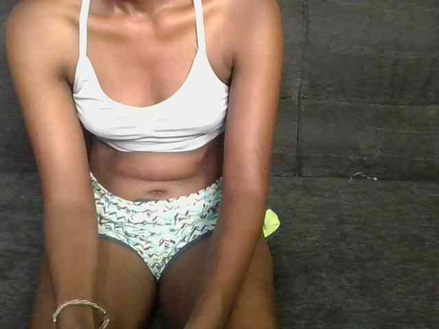 Brunnette-blonde webcam