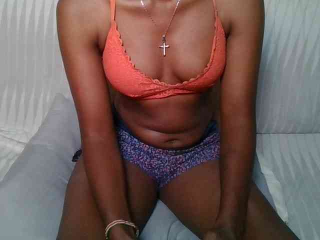 Brunnette-blonde webcam