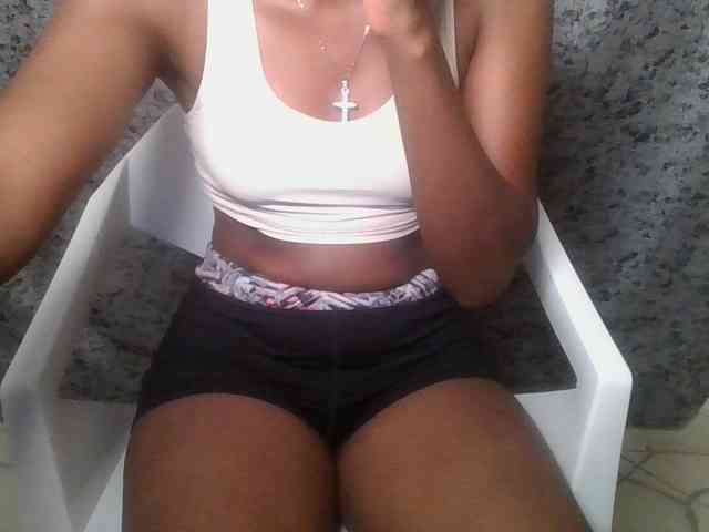 Brunnette-blonde webcam