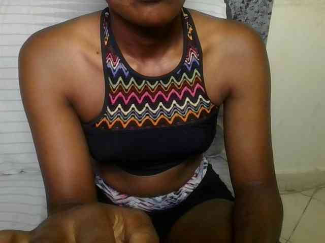 Brunnette-blonde webcam