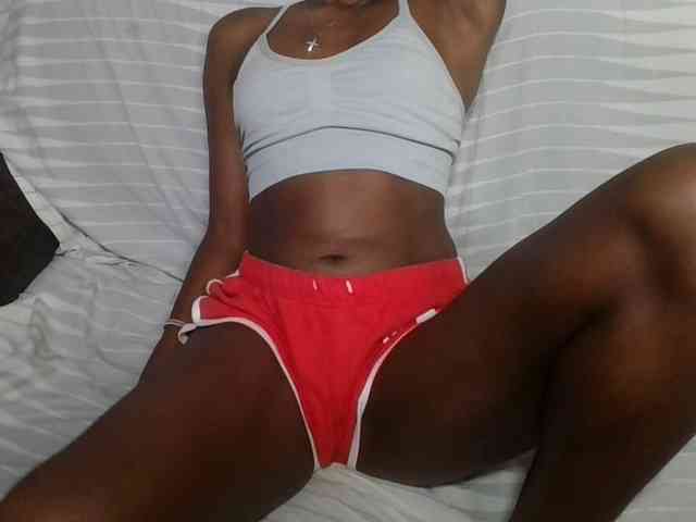 Brunnette-blonde webcam