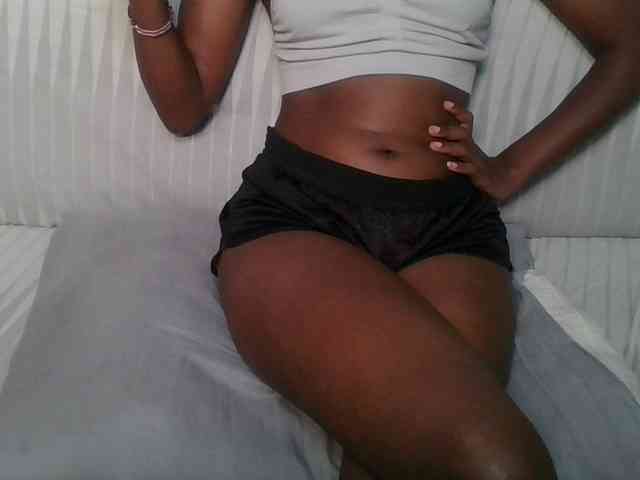 Brunnette-blonde webcam