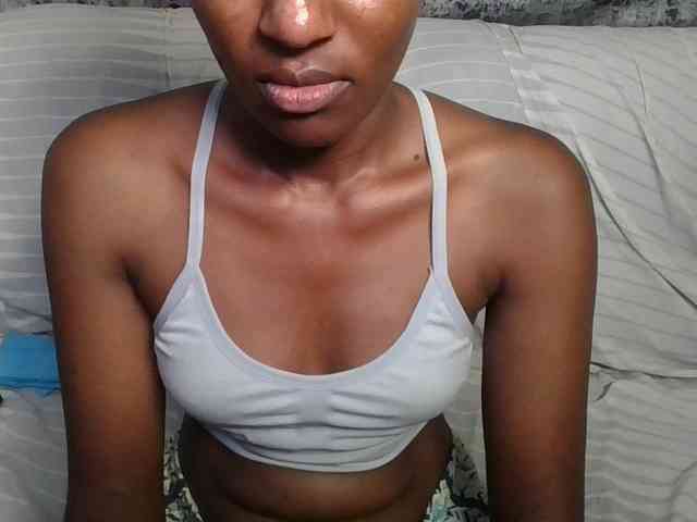 Brunnette-blonde webcam