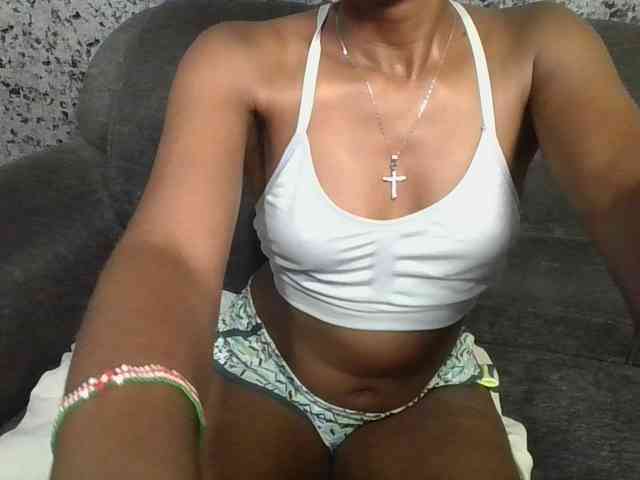 Brunnette-blonde webcam