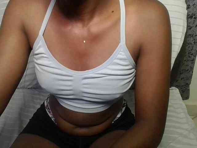 Brunnette-blonde webcam