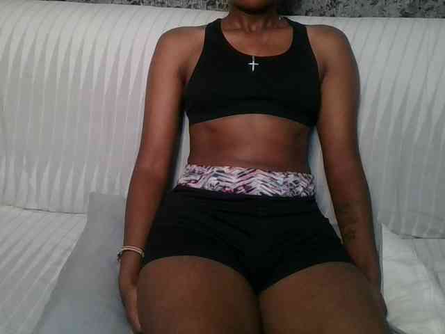 Brunnette-blonde webcam