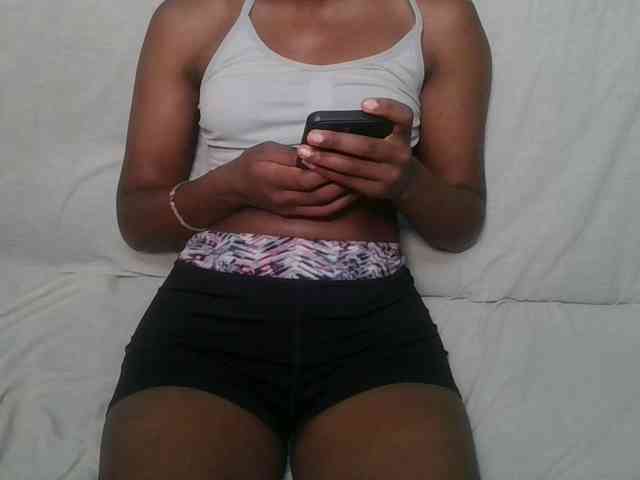 Brunnette-blonde webcam