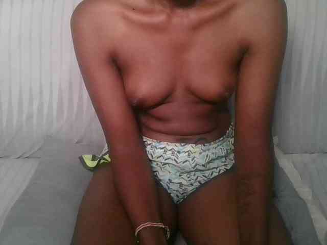 Brunnette-blonde webcam