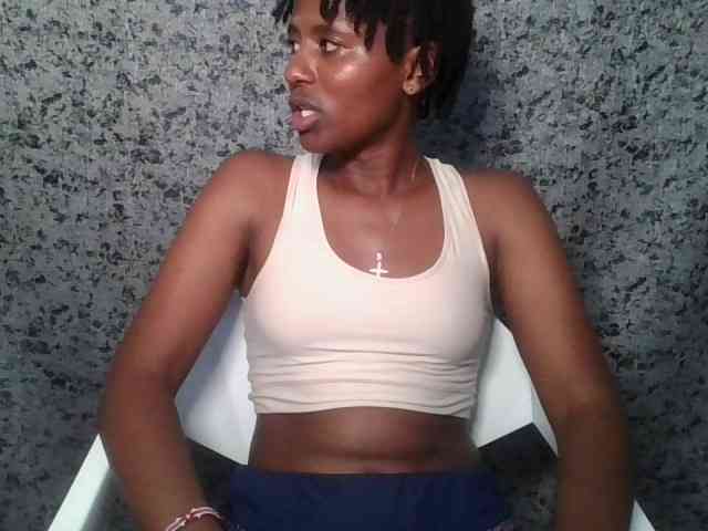 Brunnette-blonde webcam