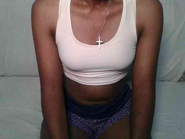 Brunnette-blonde webcam