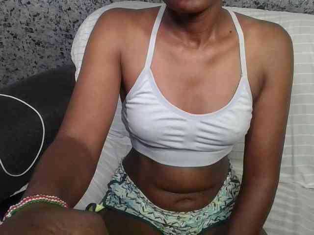 Brunnette-blonde webcam