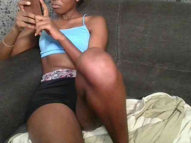 Brunnette-blonde webcam