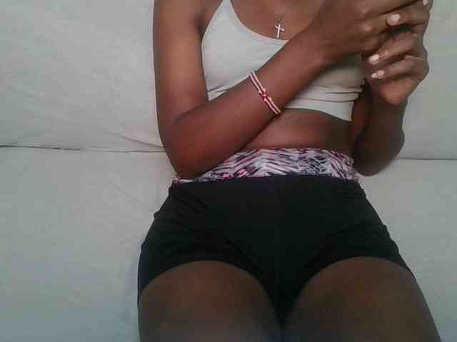 Brunnette-blonde webcam