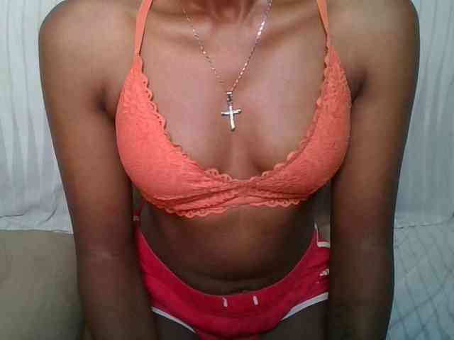 Brunnette-blonde webcam