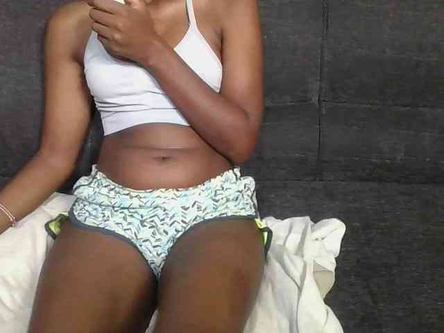 Brunnette-blonde webcam