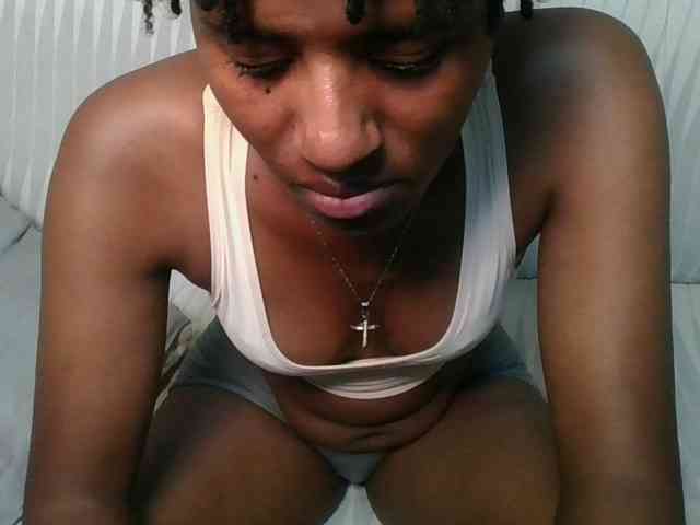 Brunnette-blonde webcam