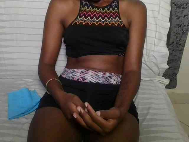 Brunnette-blonde webcam