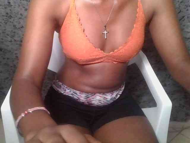 Brunnette-blonde webcam