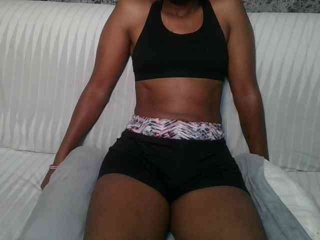 Brunnette-blonde webcam