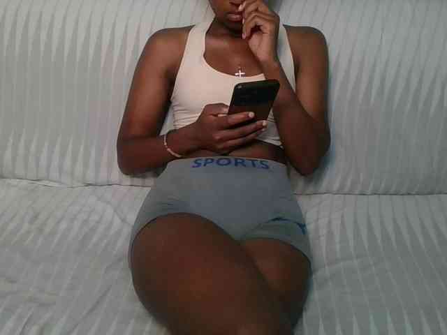 Brunnette-blonde webcam