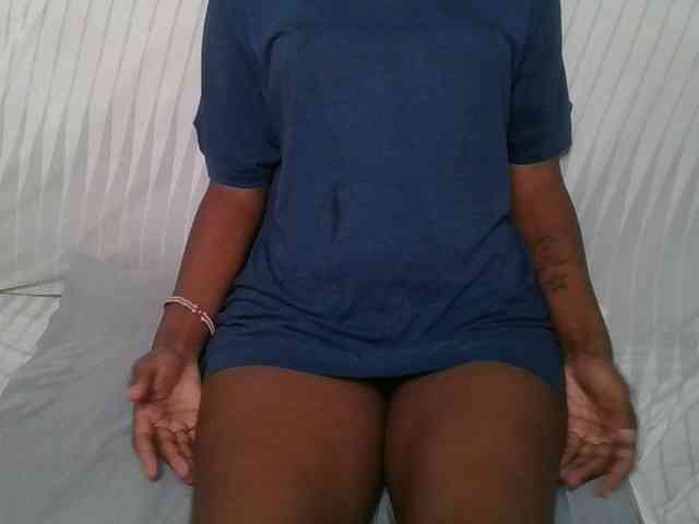 Brunnette-blonde webcam