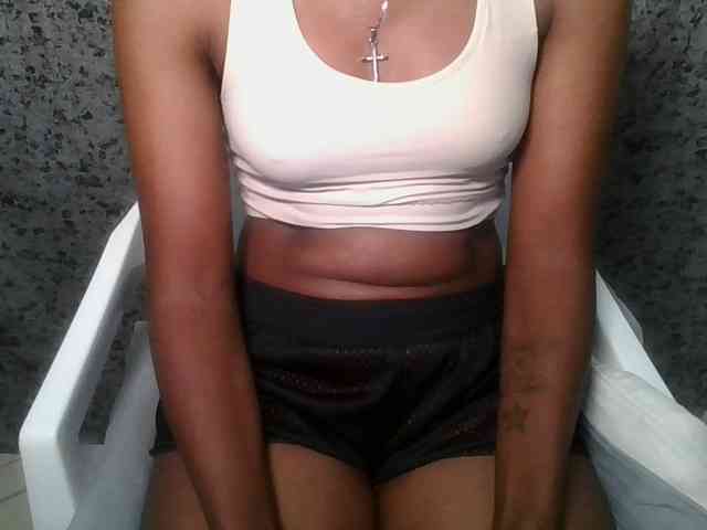 Brunnette-blonde webcam