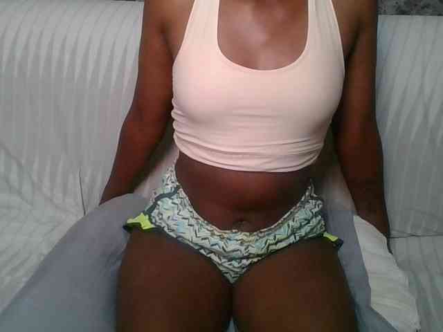 Brunnette-blonde webcam