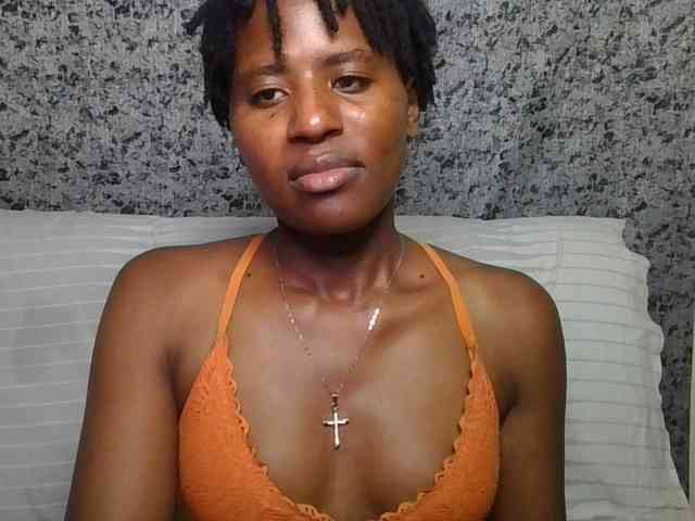 Brunnette-blonde webcam