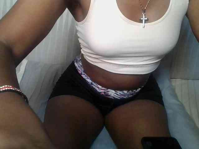 Brunnette-blonde webcam