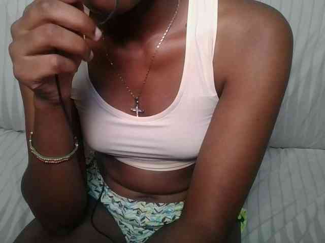 Brunnette-blonde webcam