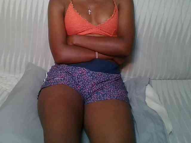 Brunnette-blonde webcam