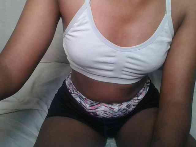 Brunnette-blonde webcam